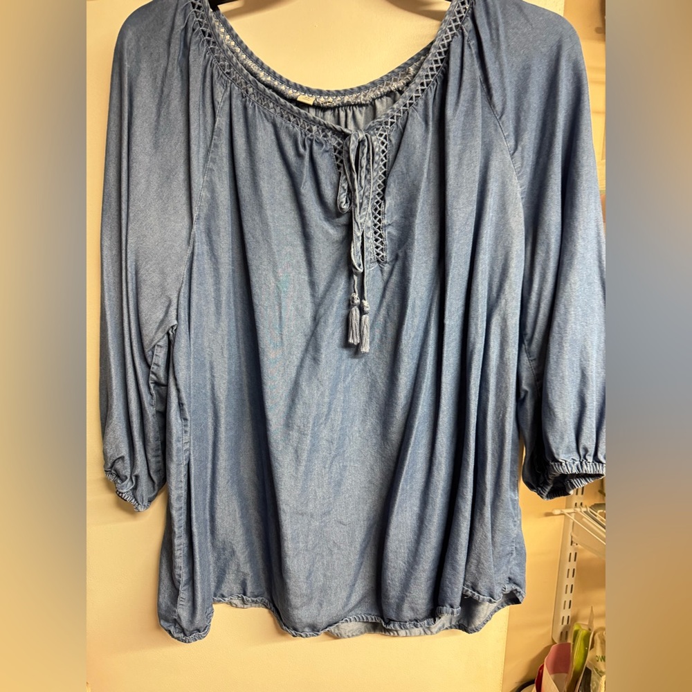 Women's Blue Top